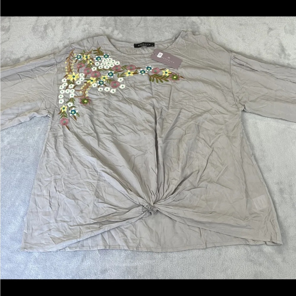 Maverick The Collection womens long sleeve gray floral knot front top size small